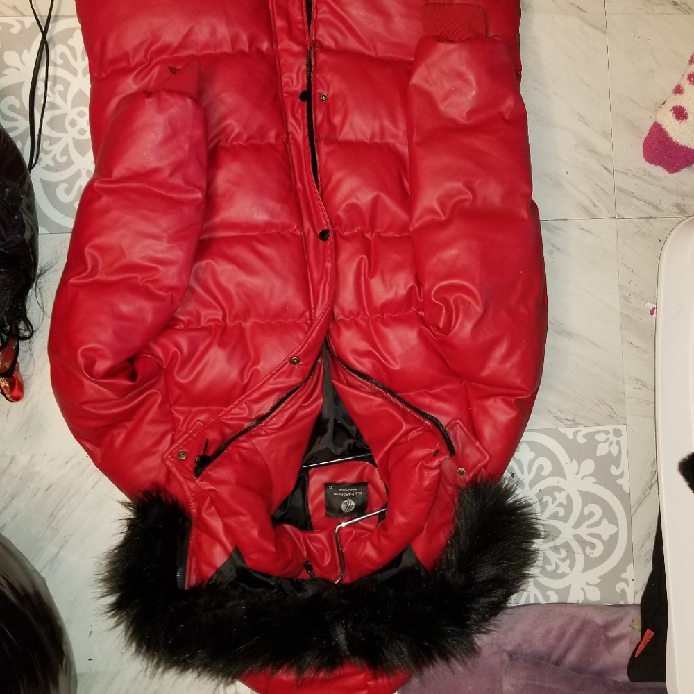 Red Coat - Picture 4 of 10